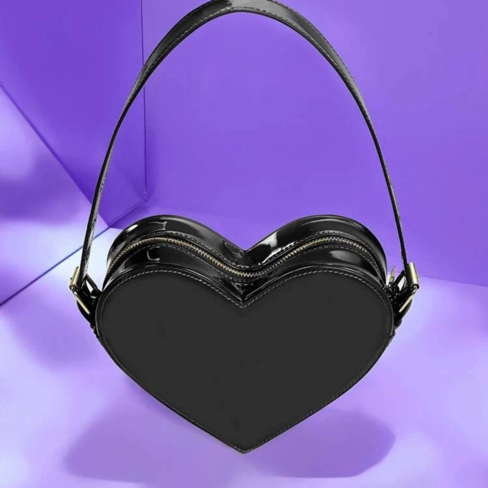 Black heart bag